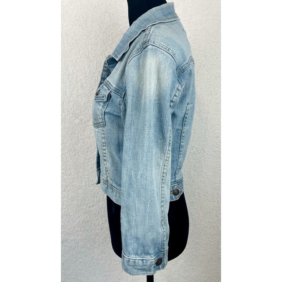 FOREVER 21 • Light Wash Distressed Denim Jacket - Picture 8 of 14